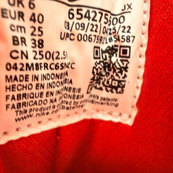 Nike Air Huarache Triple Red Size Youth 7 or Womens size 8.5 Brand NEW - Picture 9 of 10